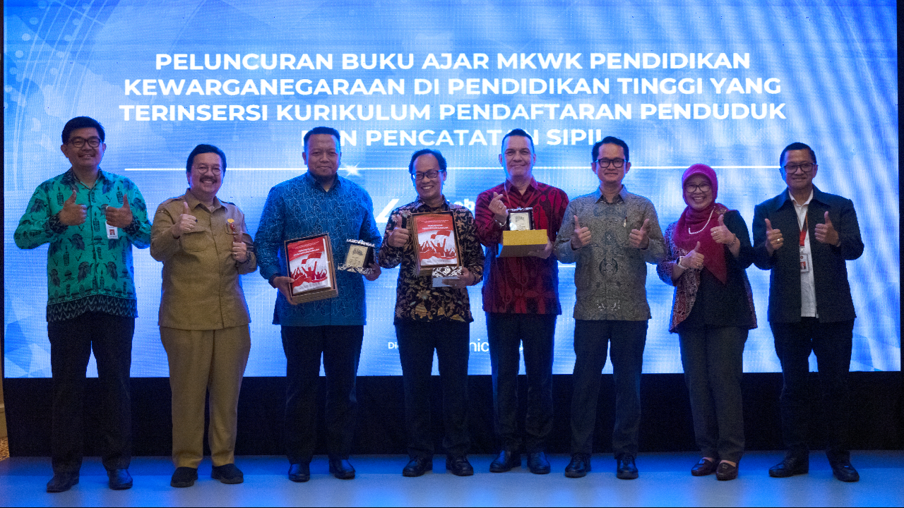 Kolaborasi Kementerian PPN/Bappenas, Kemendikburistek, dan Kemendagri dalam Lingkup Tim Nasional Stranas AKPSH Luncurkan Buku Ajar Pendidikan Kewarganegaraan Bagi Pendidikan Tinggi yang Terinsersi Kurikulum Pendaftaran Penduduk dan Pencatatan Sipil